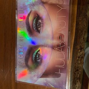 huda beauty eyeshadow palette
